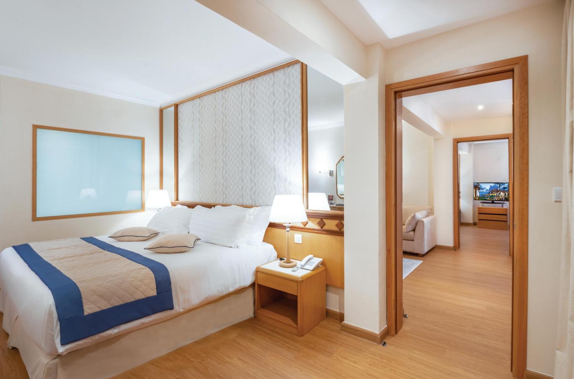 Constantinou Bros Athena Beach Hotel Geroskipou Room photo